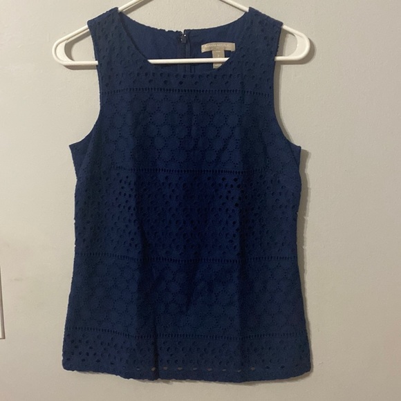 Banana Republic Women’s Size 2 Blue Sleeveless Tank Top Blouse Eyelet Back Zip - Picture 1 of 8